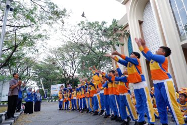 Pelepasan Burung Perkutut Tandai Puncak MPKB SD Muhammadiyah PK Solo