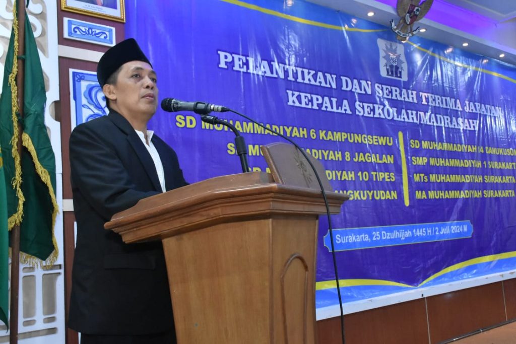 Ketua Majelis Pendidikan PDM Solo, Mohamad Ali, saat memberikan sambutan dalam pelantikan kepala sekolah. Muhammadiyah Surakarta