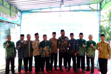 Pimpinan Ranting Muhammadiyah (PRM) dan Pimpinan Ranting 'Aisyiyah (PRA) Tohudan, Colomadu, Karanganyar menggelar khitanan massal dan pengajian akbar di Masjid Baiturrahman, Minggu (7/7/2024). Kegiatan diikuti masyarakat sekitar Tohudan.