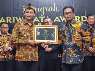 Kepala SMP Muhammadiyah PK Solo Raih Penghargaan Tokoh Inspiratif Indonesia 2024