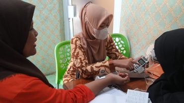 Tim RISETMU Uji Terapi Elektrik untuk Turunkan Nyeri pada Ibu Bersalin