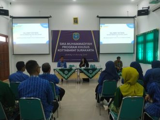 Belajar Program Unggulan, SMA Muhammadiyah 2 Mayong Sambangi SMA Muh PK Solo