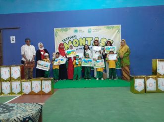 TK Aisyiyah Bolon 1 menggelar kegiatan Festival Montase di GOR Bolon, Colomadu, Jumat (23/8/2024). Kegiatan ini merupakan acara puncak rangkaian kegiatan menyambut HUT ke-79 RI sekaligus milad ke-105 TK ABA.