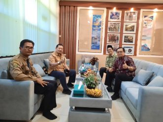 Majelis Pendidikan Dasar, Menengah (Dikdasmen) dan Pendidikan Non Formal (PNF) Pimpinan Pusat (PP) Muhammadiyah menggelar Forum Group Discussion membahas pengembangan buku teks Matematika dan IPA (MIPA) integratif holistik bilingual di SMP Muhammadiyah Program Khusus (PK) Kottabarat Solo, Jumat (2/8/2024).