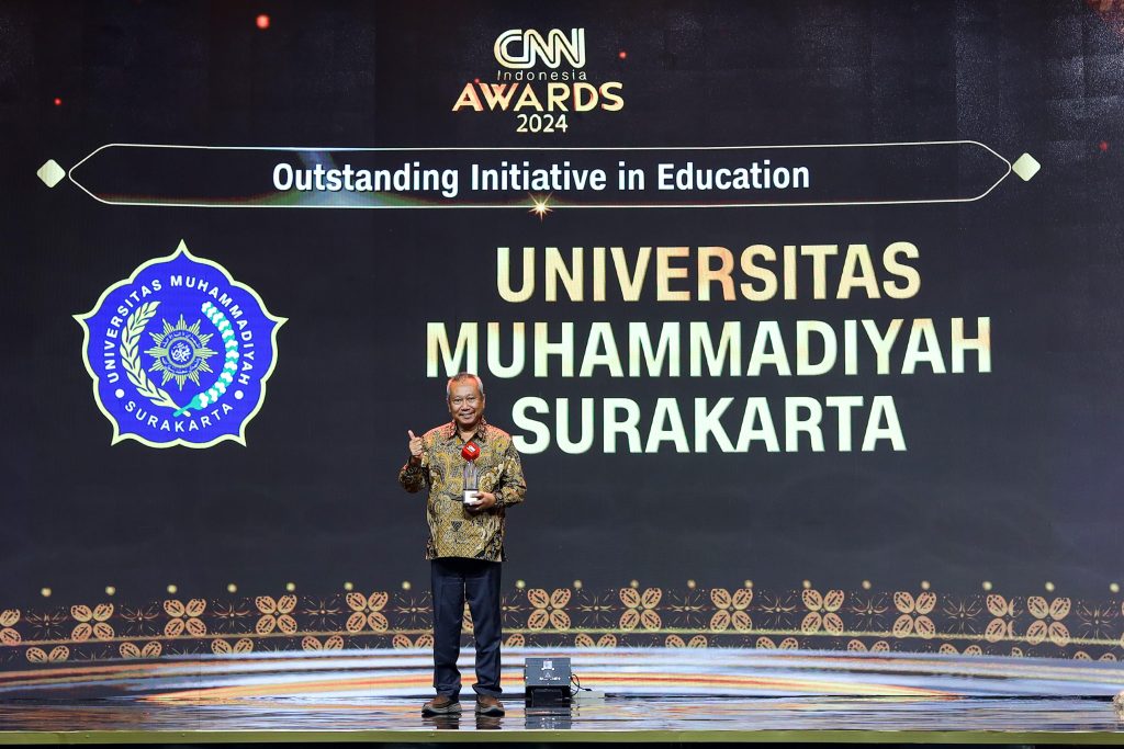 UMS Raih Outstanding Initiative in Education CNN Awards 2024
