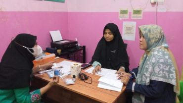 Mereka melaksanakan penelitian tentang terapi elektrik dalam penurunan nyeri pada ibu bersalin di Praktek Mandiri di Wilayah Sukoharjo.