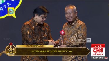 Universitas Muhammadiyah Surakarta (UMS) meraih penghargaan pada ajang CNN Indonesia Awards 2024 kategori Outstanding Initiative in Education di Padma Hotel Semarang Jawa Tengah Rabu (14/8/2024) malam.