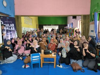 Kumpulan Emak Blogger Sukses Selenggarakan ADL Bersama ‘Aisyiyah Jayengan dan Mafindo