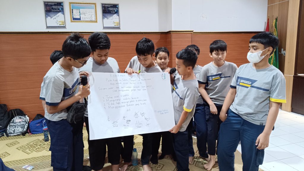 Murid SD Muhammadiyah PK Solo Belajar Trik Jitu Bijak Pakai Gadget