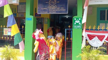 Unik! TK ABA Kauman Gelar Simulasi Gempa Megathrust Sambil Bernyanyi