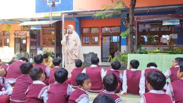 SD Muhammadiyah 1 Solo pada Senin (9/9/2024) genap berusia 89 tahun. Syukuran milad dilaksanakan secara sederhana diawali salat Dhuha berjamaah guru karyawan dipimpin Korp Mubaligh Pimpinan Daerah Muhammadiyah Kota Solo Dwi Jatmiko.