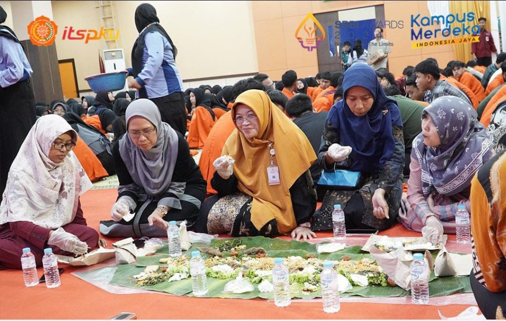 PKKMB dan MASTA Ditutup Makan Bersama Rektor ITS PKU Muhammadiyah Solo