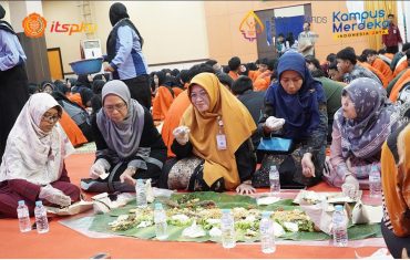 PKKMB dan MASTA Ditutup Makan Bersama Rektor ITS PKU Muhammadiyah Solo