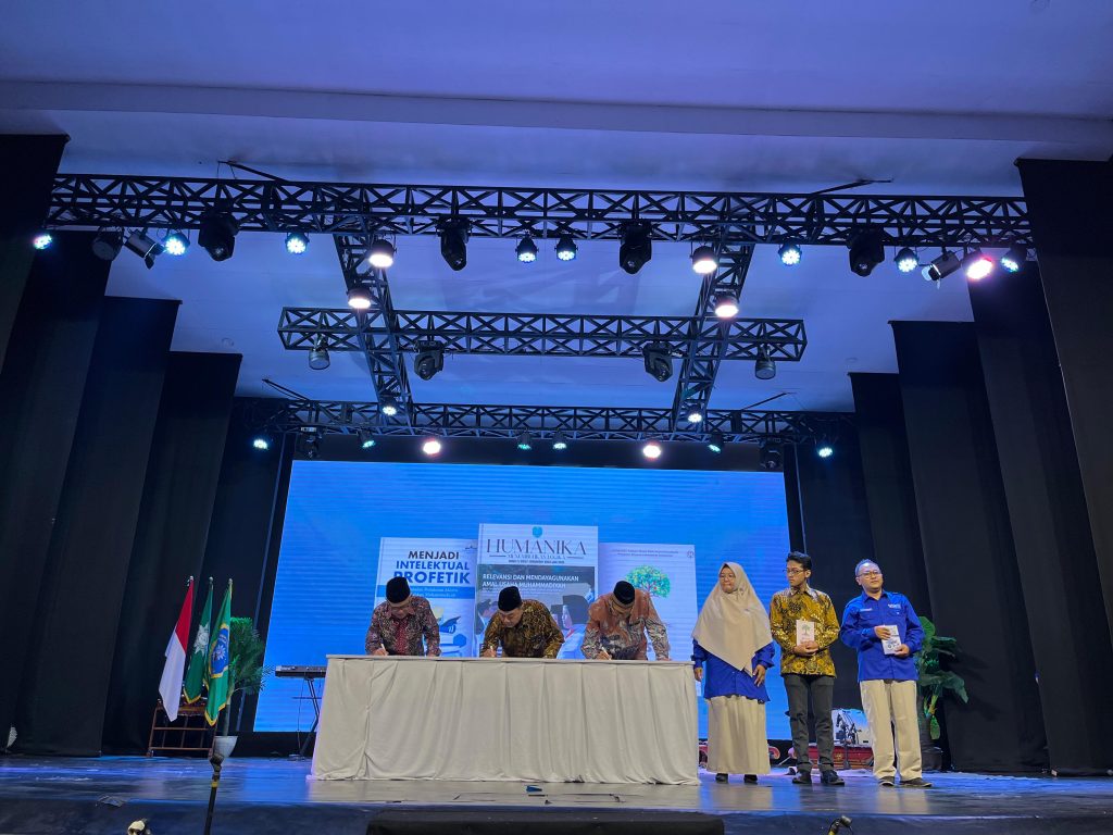 Menjadi Intelektual Profetik, Buku Reflektif Aktivis Pendidikan Muhammadiyah