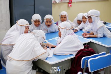 Sebanyak 454 murid SD Muhammadiyah Program Khusus (PK) Kottabarat Solo mengikuti kegiatan story telling dan lomba pengetahuan keagamaan dalam rangka memperingati maulid Nabi Muhammad saw. 1446 Hijriah, Rabu (11/9/2024).