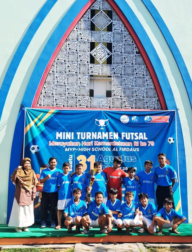 Tim SD Muhammadiyah 2 Solo Juara 3 Lomba Futsal Al Firdaus