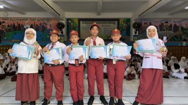 Sebanyak enam murid SD Muhammadiyah Program Khusus (PK) Kottabarat Solo berhasil menjuarai final lomba Olimpiade Sains Muhammadiyah Jawa Tengah (OSMJT) Season III Tingkat SD/MI.