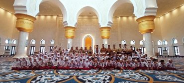 SD Muhammadiyah 11 Solo Kunjungi Masjid Sheikh Zayed
