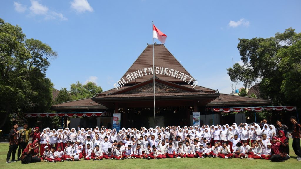 Siswa Kelas V-VI SD Muhammadiyah 11 Solo Outing Class ke Balaikota Solo