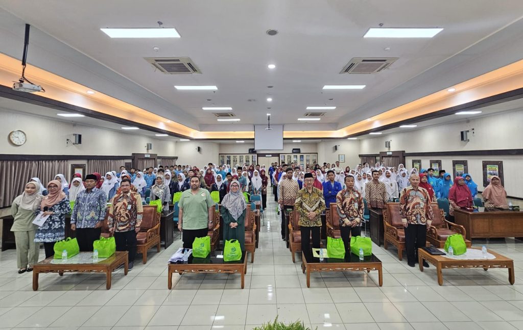Pada rangkaian acara Milad Ke-97 RS PKU Muhammadiyah Solo dan Milad Ke-112 Muhammadiyah, RS PKU Muhammadiyah Surakarta menyelenggarakan Seminar Kesehatan Reproduksi dan Kesehatan Mental Remaja Untuk Siswa SMP-SMA-SMK Muhammadiyah Se-Kota Solo.