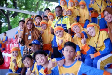 Murid SD Muhammadiyah PK Solo Ikut Semangati Atlet Panahan Peparnas