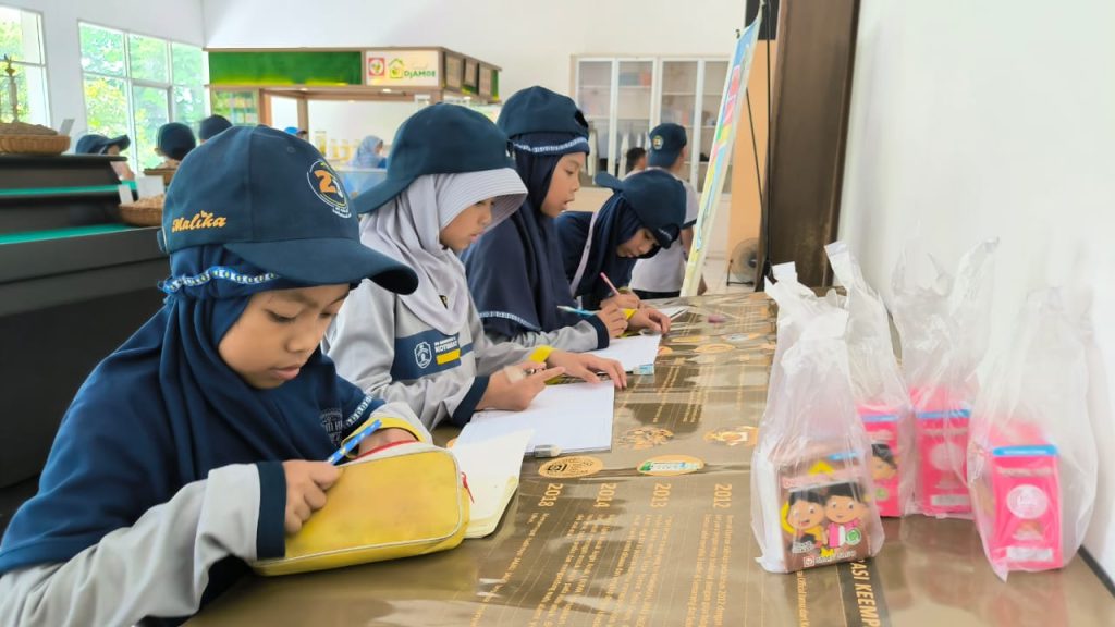 Kegiatan Fieldtrip, Kelas III SD Muhammadiyah PK Solo Berlatih Jiwa Kewirausahaan