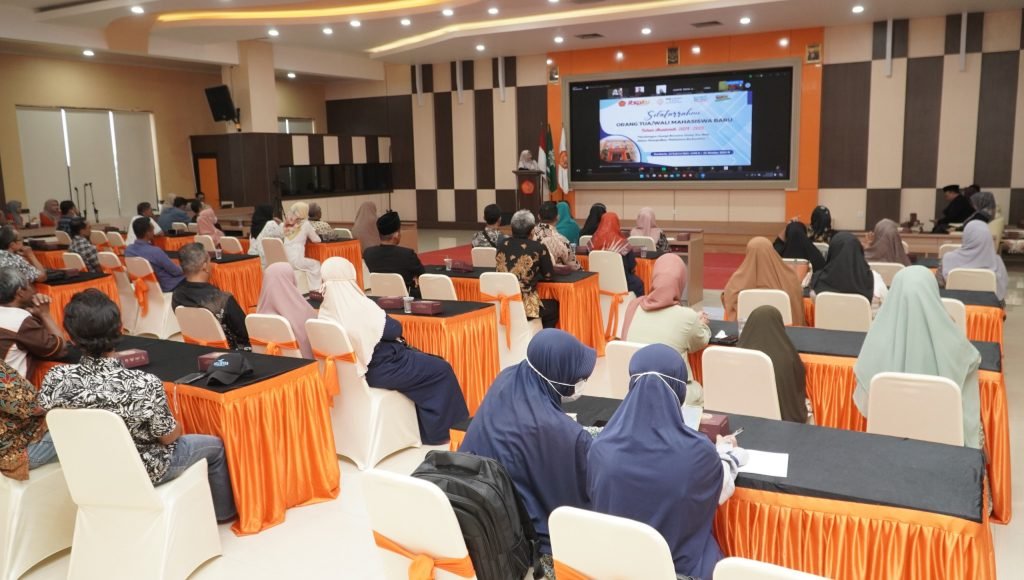Orang Tua/Wali Mahasiswa Baru Hadiri Forum Silaturahmi ITS PKU Muhammadiyah Solo