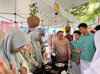 Festival Puncak Bulan Bahasa dan Pameran Produk Kelestarian Lingkungan