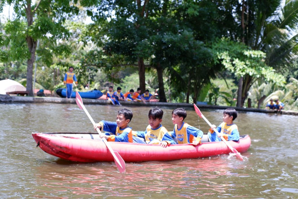 Sebanyak 83 murid kelas IV SD Muhammadiyah Program Khusus (PK) Kottabarat Solo ikuti kegiatan fieldtrip sebagai sarana peningkatan kolaborasi dan motivasi di Wisata Ledok Sambi, Kec. Pakem, Sleman, Yogyakarta, Kamis (10/10/2024).