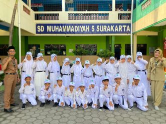 Sumpah Pemuda, SD Muhammadiyah 5 Solo Lantik Dokter Kecil dan Patroli Keamanan Sekolah