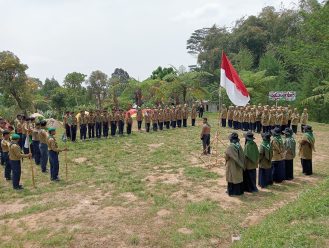 MTS Muhammadiyah Solo Gelar Kemah Bakti dan Outbound di Watu Gambir