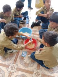 Latih Kemandirian, SD Muhammadiyah 21 Solo Gelar Kelas Memasak