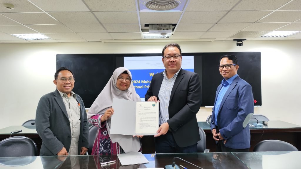 Kepala Sekolah SMA Muhammadiyah Program Khusus (PK) Kottabarat Solo, Upik Mairina menjadi salah satu peserta dalam program “2024  Muhammadiyah High School Principal’s Delegation Academic Visit to Taiwan” pada tanggal 20 - 26 Oktober 2024.