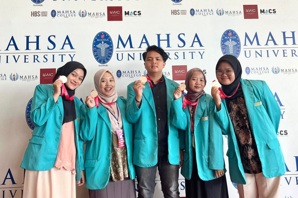peraih Silver Medal mengambil topik  “Development of START as a Rehabilitative Tool for Improves Coordination, Motor, Hand Muscle Strength in Post-Stroke Patients” dengan anggota: Samiyem, Muhammad Azka Nian, Taqiyyah Nurul 'Azzah, Nadya Umami Komalasari dan Syazana Zahra Umardi.