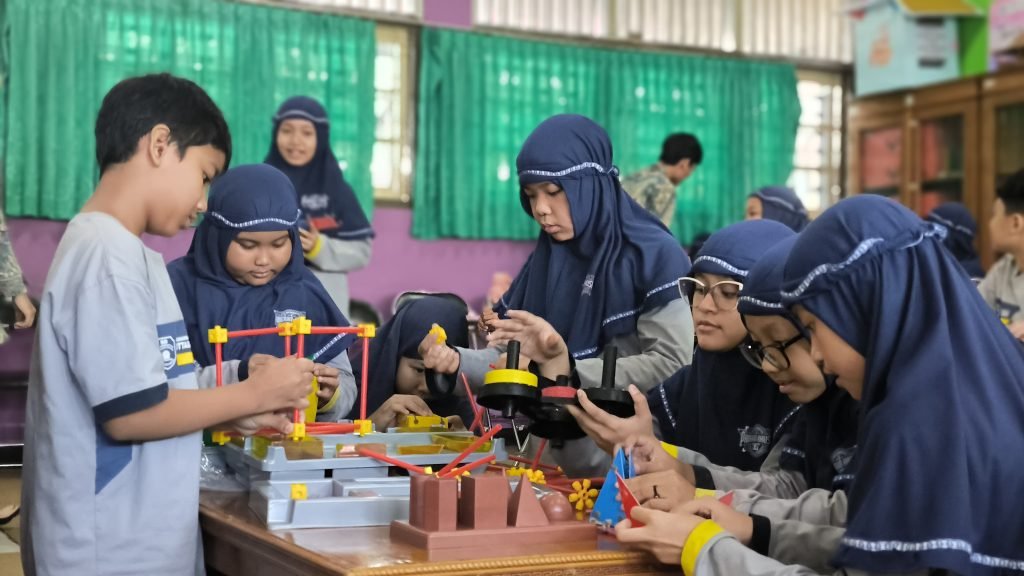 SD Muhammadiyah PK Solo Gelar Field Trip di PGSD FKIP UMS