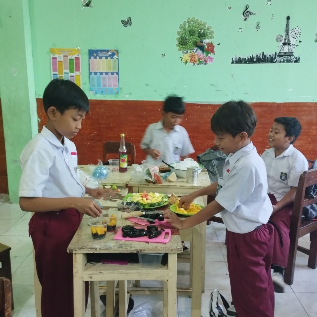 Segarnya Berkreasi Buah Ala SD Muhammadiyah 2 Solo