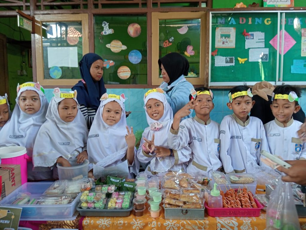 Seru! SD Muhammadiyah 11 Solo Gelar Market Day