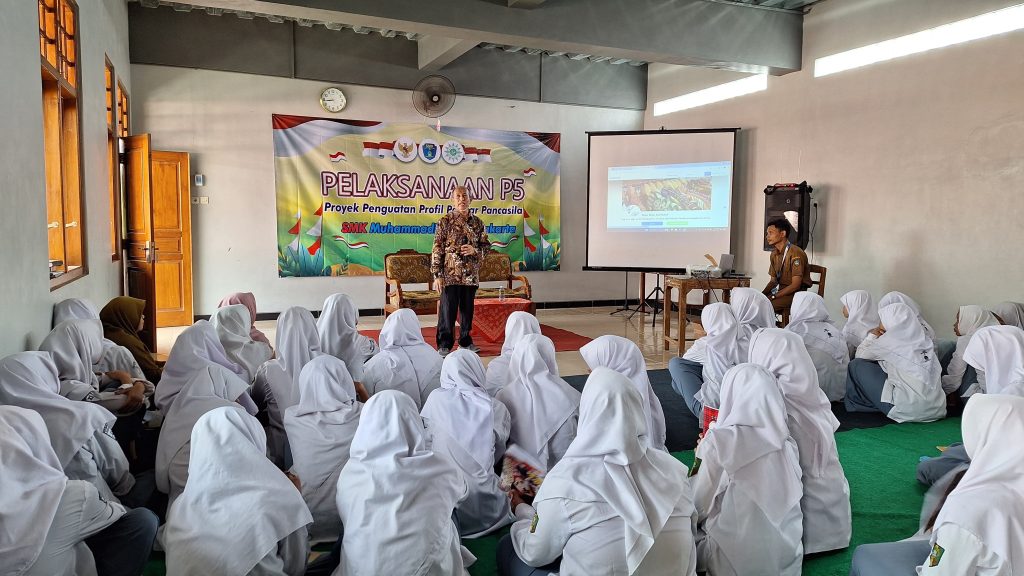 Optimalkan Limbah Tekstil, SMK Mulia Undang Bule Bule Garment untuk Pembelakan P5