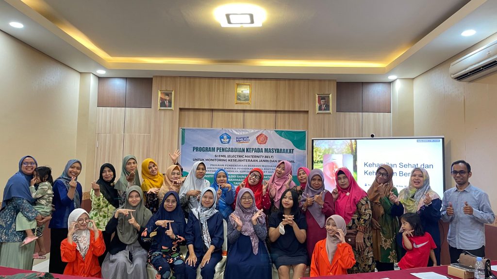 Tim Pengabdian Kepada Masyarakat (PKM) Institut Teknologi Sains dan Kesehatan (ITS) PKU Muhammadiyah Solo melakukan pelatihan pada 26 Oktober 2024 di kampus setempat.