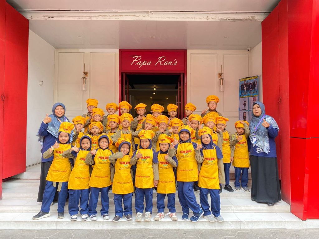 Ikuti Outing Class di Paparon’s Pizza, Siswa SD Muhammadiyah 14 Danukusuman Belajar Berwirausaha
