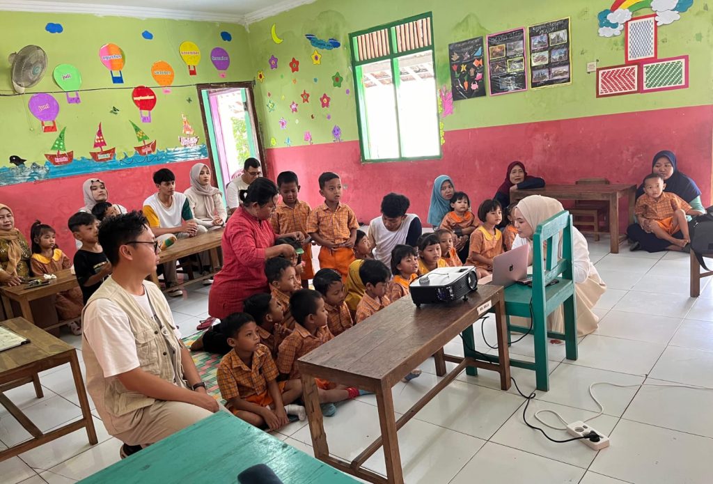 Prodi Fisioterapi Universitas Muhammadiyah Surakarta (UMS) bekerja sama dengan Prodi Pendidikan Anak Usia Dini (PAUD) melaksanakan program edukasi interaktif tentang anatomi tubuh manusia bagi anak-anak usia dini di Desa Mancasan, Kecamatan Baki, Kabupaten Sukoharjo.