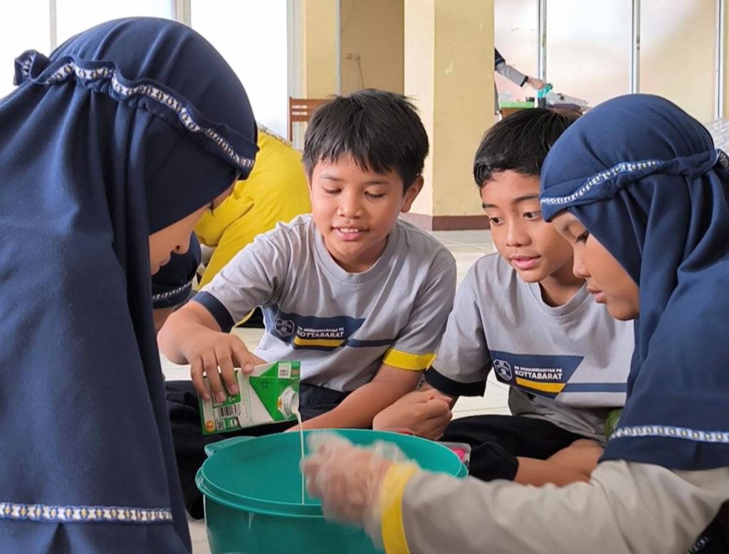 Murid Kelas V SD Muhammadiyah PK Solo Belajar Kewirausahaan Melalui Kegiatan Parenting