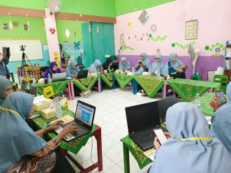 ITS PKU Muhammadiyah Solo Tingkatkan Digitalisasi TKIT Darul Falah Solo Baru
