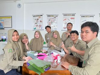 Siswa SMA Muhammadiyah PK Solo Gelar Praktikum Pemanfaatan Bioteknologi Bagi Kehidupan