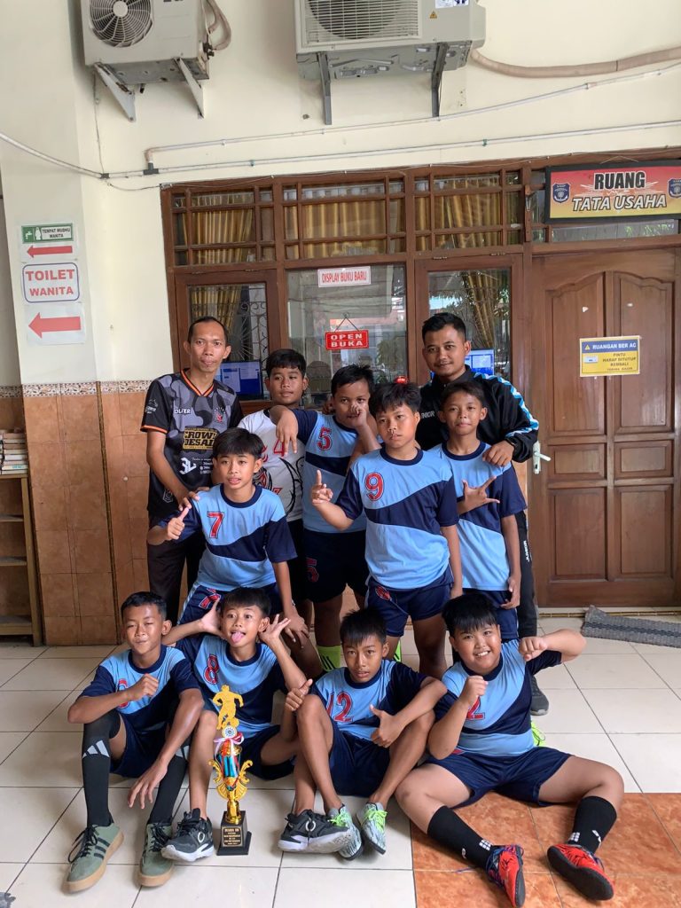 SD Muhammadiyah 6 Solo meraih juara ketiga dalam kompetisi futsal LSBO antar SD Muhammadiyah se-Kota Surakarta tahun 2024, Senin (4/11/2024).