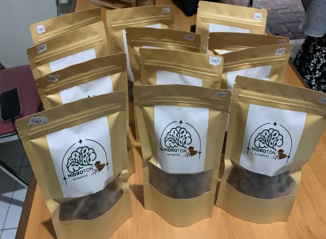 Tim Pengabdian Masyarakat Persyarikatan/AUM/Desa Binaan (P2AD) Pendidikan Biologi Fakultas Keguruan dan Ilmu Pendidikan (FKIP) Universitas Muhammadiyah Surakarta (UMS) memberikan Pelatihan Pembuatan Kompos Hidoton di Kelompok Wanita Tani (KWT) Berkah Tani 2, Ngasem, Colomadu, Karanganyar.