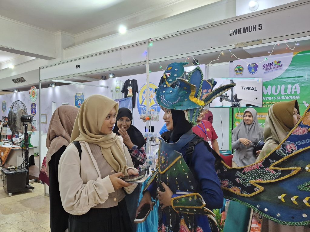 SMK Muh 5 Tampilkan Busana Kreatif di Muhammadiyah Solo Expo 2024