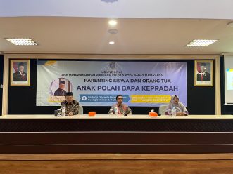 Komite Gen 8 SMA Muhammadiyah PK Solo Gelar Parenting Siswa dan Orang Tua
