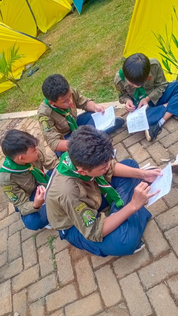 Kemah Hizbul Wathan (HW) yang diselenggarakan SMP Muhammadiyah 6 Solo pada Kamis-Jumat (13-14/11/2024) memberikan kesan mendalam bagi para peserta didik.