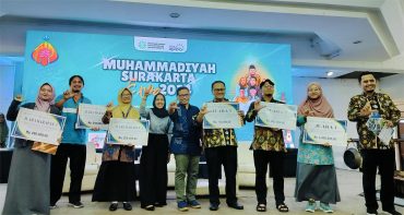 Panitia Muhammadiyah Surakarta Expo Serahkan Hadiah Lomba Esai dan Video Kreatif